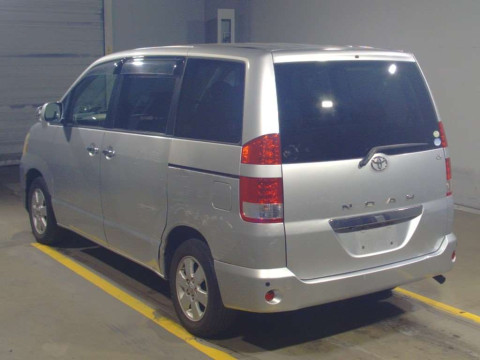 2006 Toyota Noah AZR60G[2]