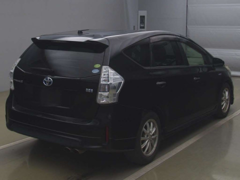 2014 Toyota Prius alpha ZVW41W[1]