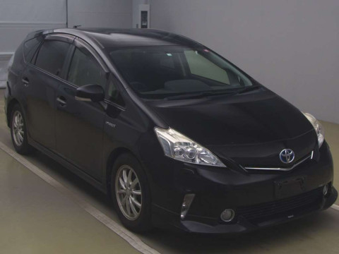 2014 Toyota Prius alpha ZVW41W[2]