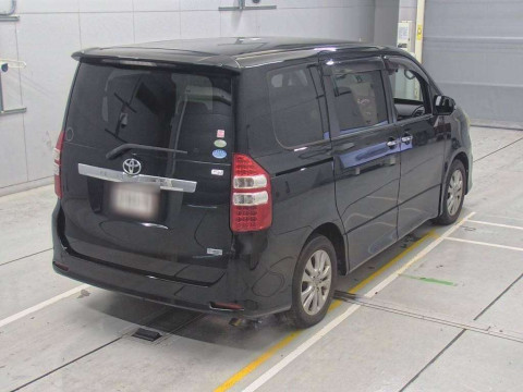 2012 Toyota Noah ZRR70W[1]