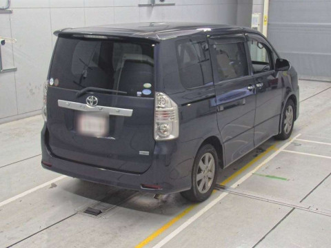 2010 Toyota Voxy ZRR70W[1]