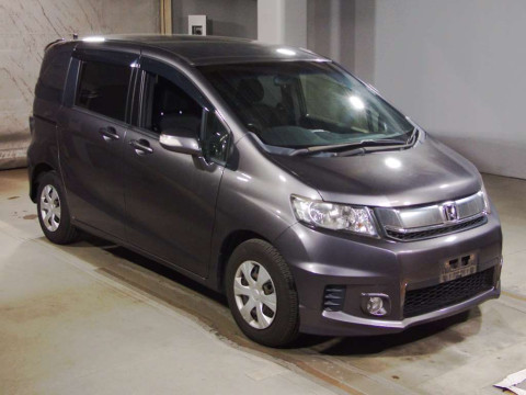 2014 Honda Freed Spike GB3[1]