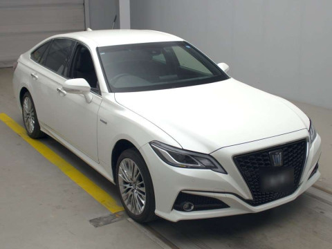 2019 Toyota Crown Hybrid AZSH21[2]