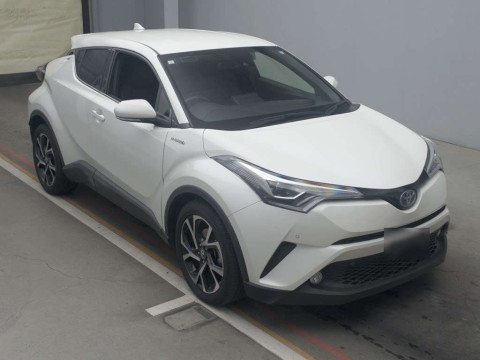 2017 Toyota C-HR ZYX10[2]