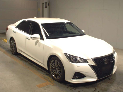 2017 Toyota Crown GRS214[2]