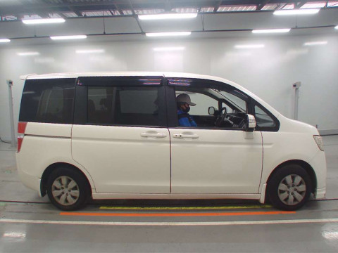 2012 Honda Step WGN RK1[2]