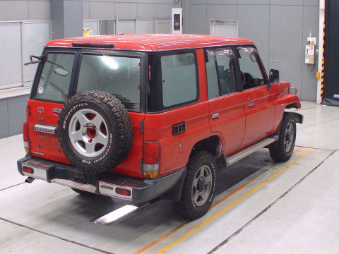 2001 Toyota Landcruiser 70 HZJ76V[1]