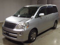 2005 Toyota Noah