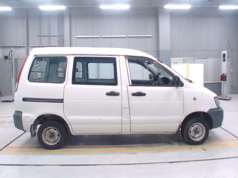 2005 Toyota Townace Van KR42V[2]