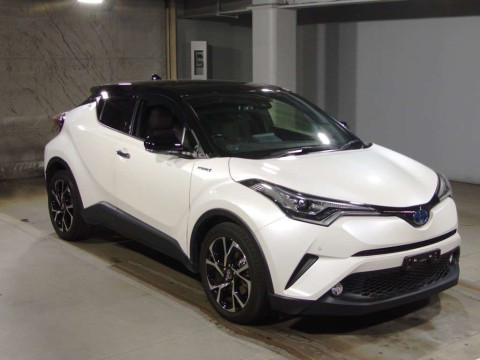 2017 Toyota C-HR ZYX10[2]