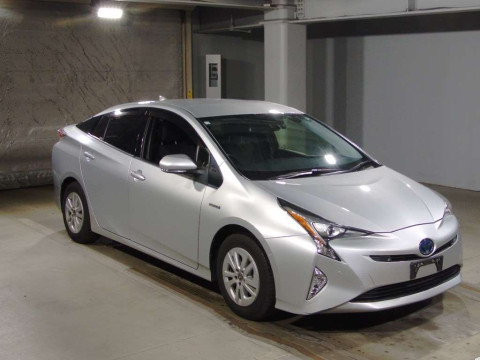 2018 Toyota Prius ZVW50[2]