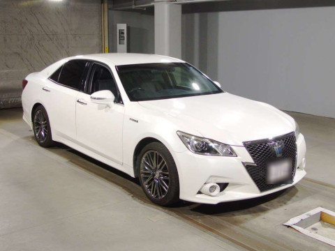 2014 Toyota Crown Hybrid AWS210[2]