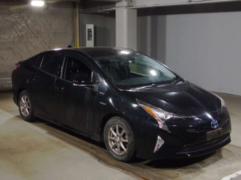 2016 Toyota Prius ZVW50[2]