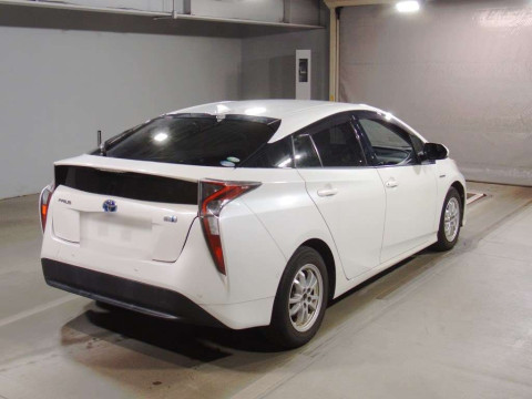 2017 Toyota Prius ZVW50[1]