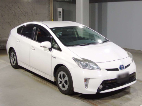 2013 Toyota Prius ZVW30[2]