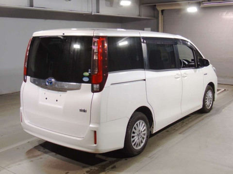 2014 Toyota Noah ZWR80G[1]