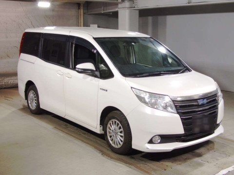 2014 Toyota Noah ZWR80G[2]