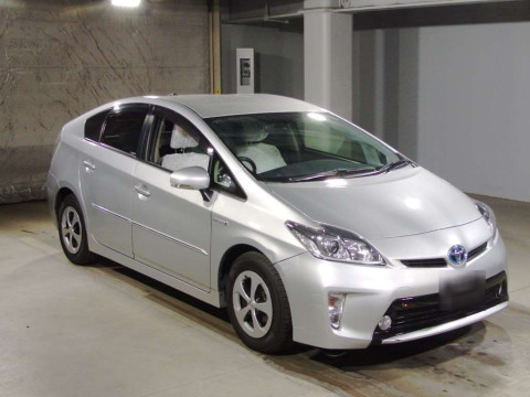 2015 Toyota Prius ZVW30[2]