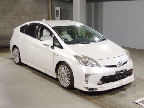 2014 Toyota Prius ZVW30[2]