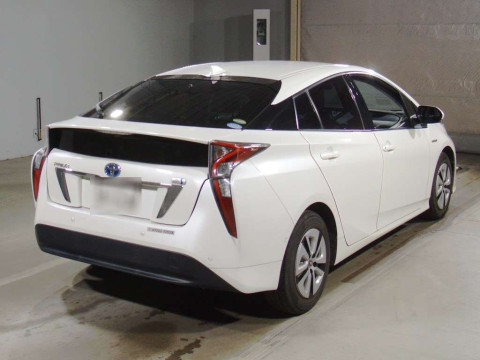 2016 Toyota Prius ZVW51[1]