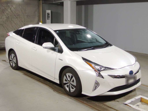 2016 Toyota Prius ZVW51[2]