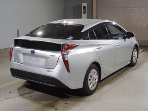 2016 Toyota Prius ZVW50[1]