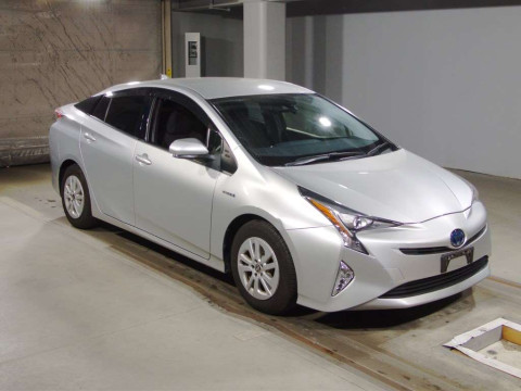 2016 Toyota Prius ZVW50[2]