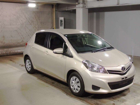 2013 Toyota Vitz NSP130[2]