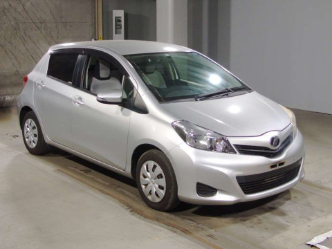 2011 Toyota Vitz NSP130[2]