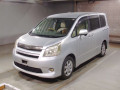 2010 Toyota Noah