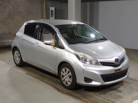 2011 Toyota Vitz NSP130[2]