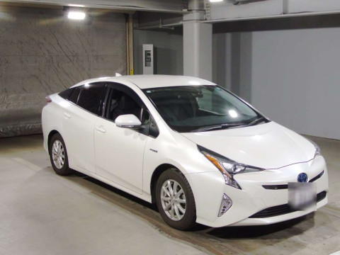 2018 Toyota Prius ZVW55[2]