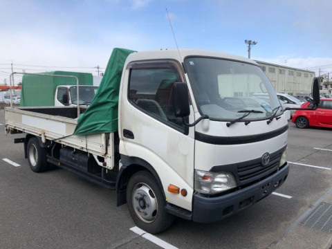 2010 Toyota Dyna Truck XZU414[2]