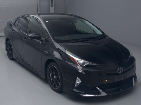 2018 Toyota Prius ZVW50[2]