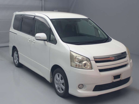 2008 Toyota Noah ZRR70W[2]