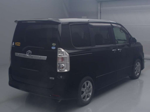 2010 Toyota Voxy ZRR70W[1]