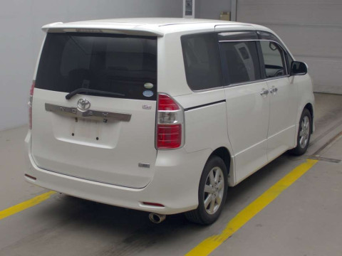 2008 Toyota Noah ZRR70W[1]