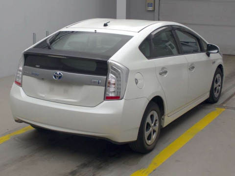 2012 Toyota Prius PHV ZVW35[1]