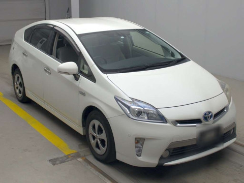 2012 Toyota Prius PHV ZVW35[2]