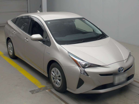 2017 Toyota Prius ZVW50[2]