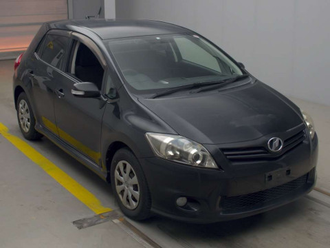 2010 Toyota Auris NZE151H[2]