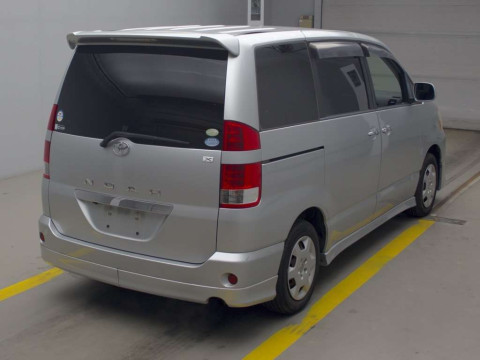 2006 Toyota Noah AZR60G[1]