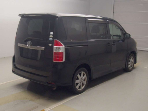 2008 Toyota Noah ZRR70W[1]