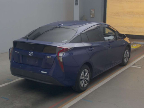 2016 Toyota Prius ZVW51[1]