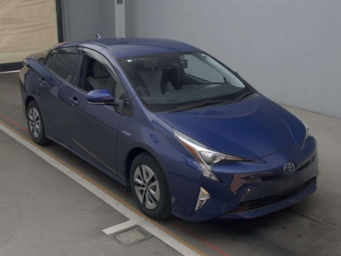 2016 Toyota Prius ZVW51[2]