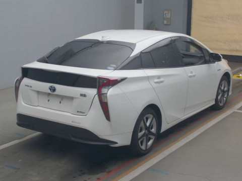 2016 Toyota Prius ZVW55[1]