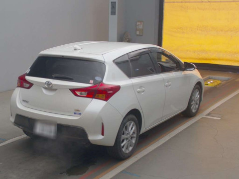 2013 Toyota Auris ZRE186H[1]