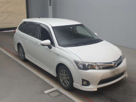 2014 Toyota Corolla Fielder NKE165G[2]