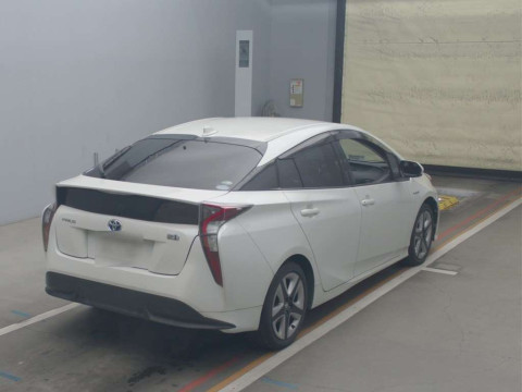 2017 Toyota Prius ZVW50[1]