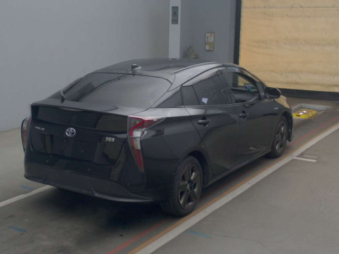 2017 Toyota Prius ZVW51[1]